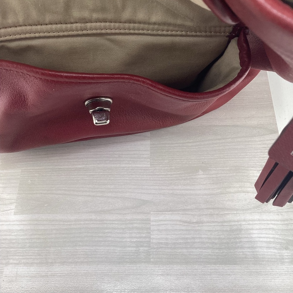 Coach Red Shoulder Bag with Elegant Leather Finish - Picture 5 of 7